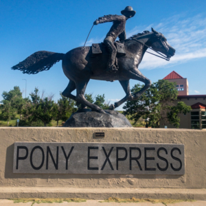 Pony-express-statue-Julesburg